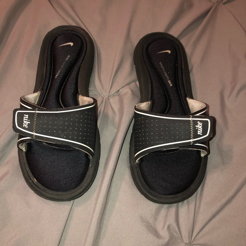 black nike slides